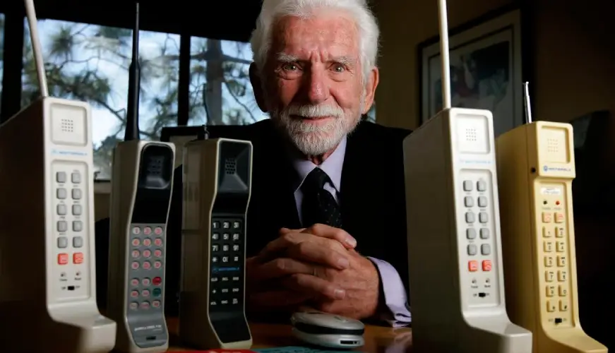 موبایل های با اشکال مختلف و قیمت های مختلف